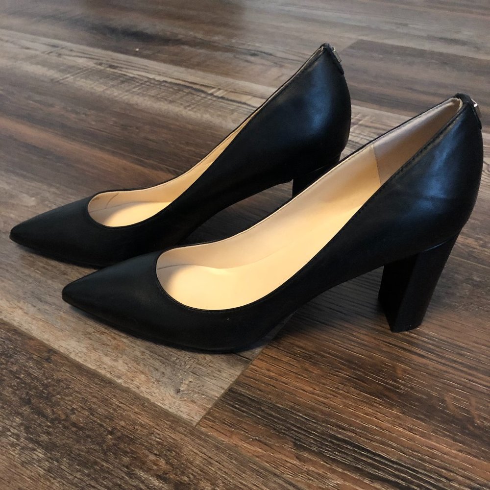 Ivanka Trump Lysa Pointed Toe Leather Upper Pumps 8 NARROW